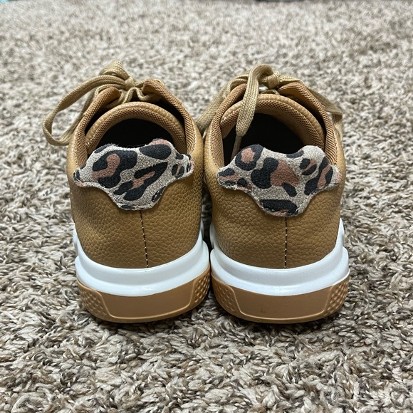 SUPER CUTE leopard print lightweight athletic sneaker, Women’s sz 9. - Picture 4 of 6